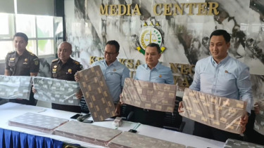 Kejari Surabaya Setorkan Rp9,5 Miliar Barang Bukti TPPU Judi Online ke Kas Negara