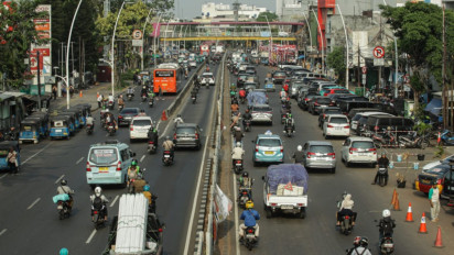 Lensa Berbicara: Parkir Liar Kuasai Jalan Jatinegara Timur, Lalu Lintas Kerap Tersendat