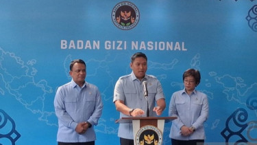 Sudaryono Buka Suara soal Viral Siswa SD Makan MBG di Sekolah Rusak: Bukan Gara-gara Program Ini