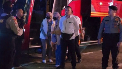 Penampakan Istri Bupati Pemalang Tiba di KPK, Ikut Terjaring OTT Dugaan Suap Proyek dan Jual-Beli Jabatan