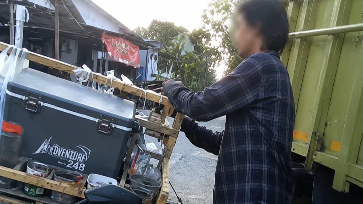 Viral Pedagang Es Keliling Dilabrak Ibu-ibu di Karawang, Imbas Diduga Lakukan Aksi Tak Senonoh kepada Anak
            - galeri foto