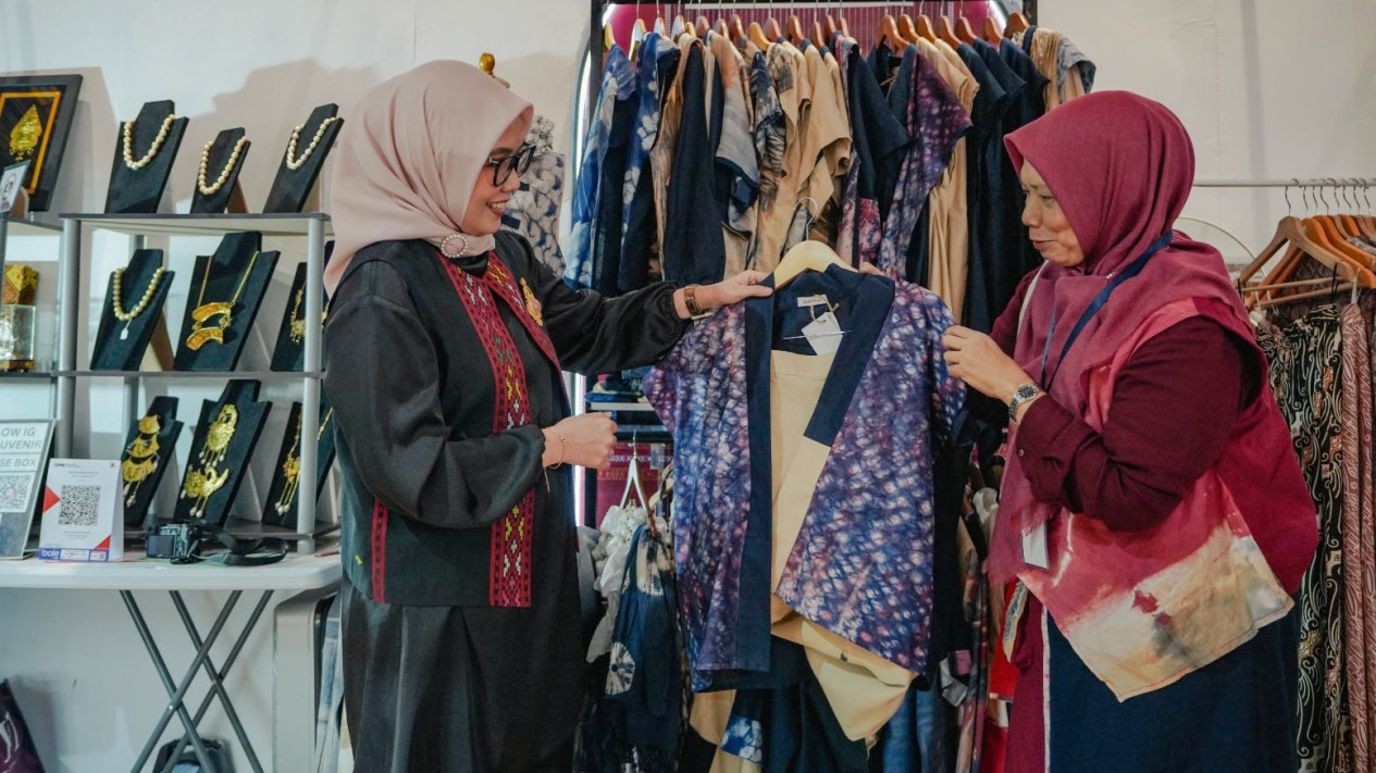 Dongkrak UMKM Naik Kelas, 11 UMKM Binaan Pertamina Patra Niaga Tampil di Indonesia Fashion Week 2026
            - galeri foto