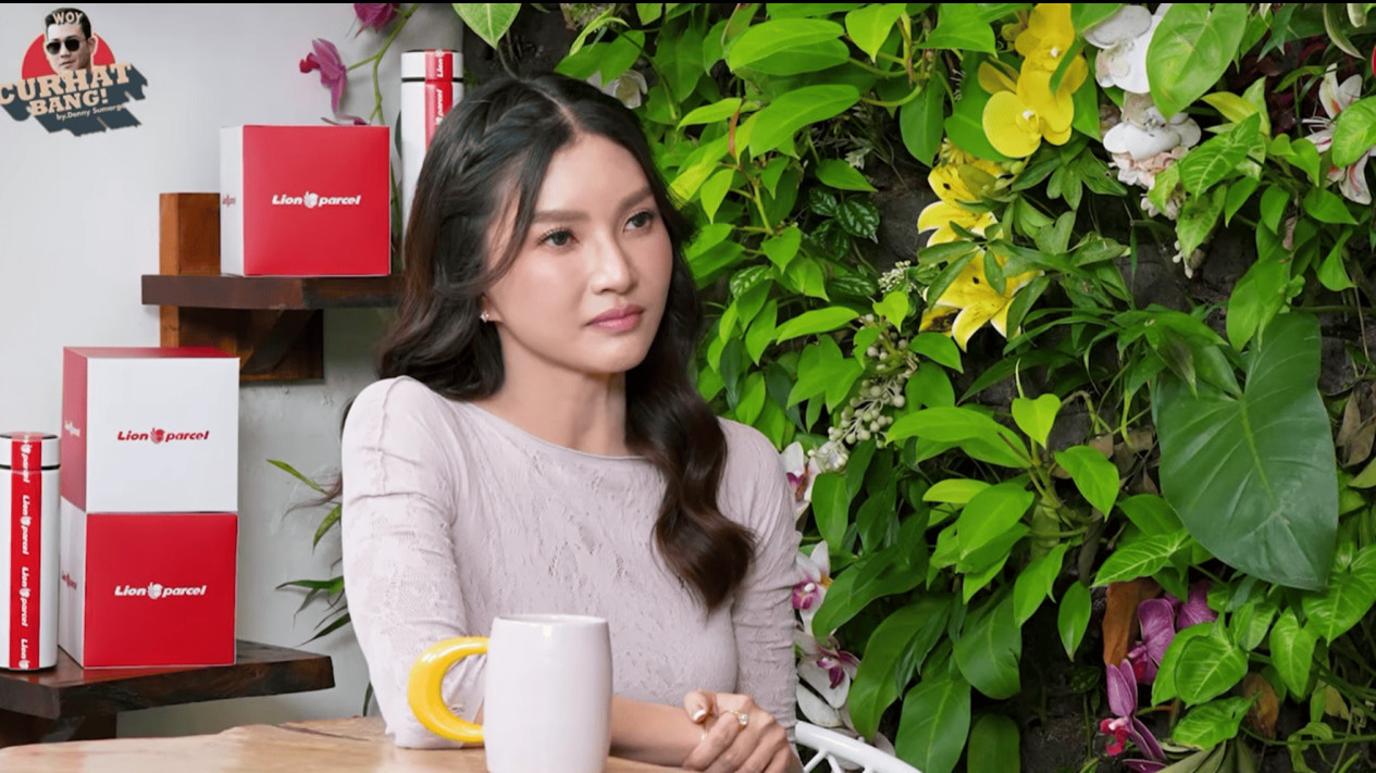 Tak Mau Terus Disalahkan, Sarwendah Bongkar Fakta Baru soal Rumah di Cilandak: Aku Juga Keluar Uang
            - galeri foto