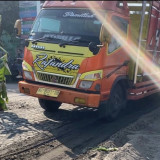 Jalan Rusak Ditanami Pohon Pisang, Warga Tagih Janji Pemkab Blitar