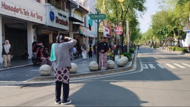 Foto Berbayar Pakai Plang Portable "Malioboro" Tuai Polemik, Pemkot Yogyakarta Ancam Tertibkan Replika yang Ganggu Estetika
