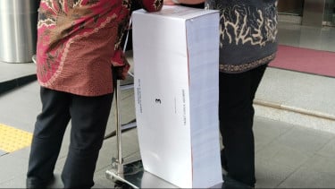 Melihat Tebalnya Berkas Perkara Eks Menag Yaqut Cholil Qoumas di Kasus Korupsi Kuota Haji