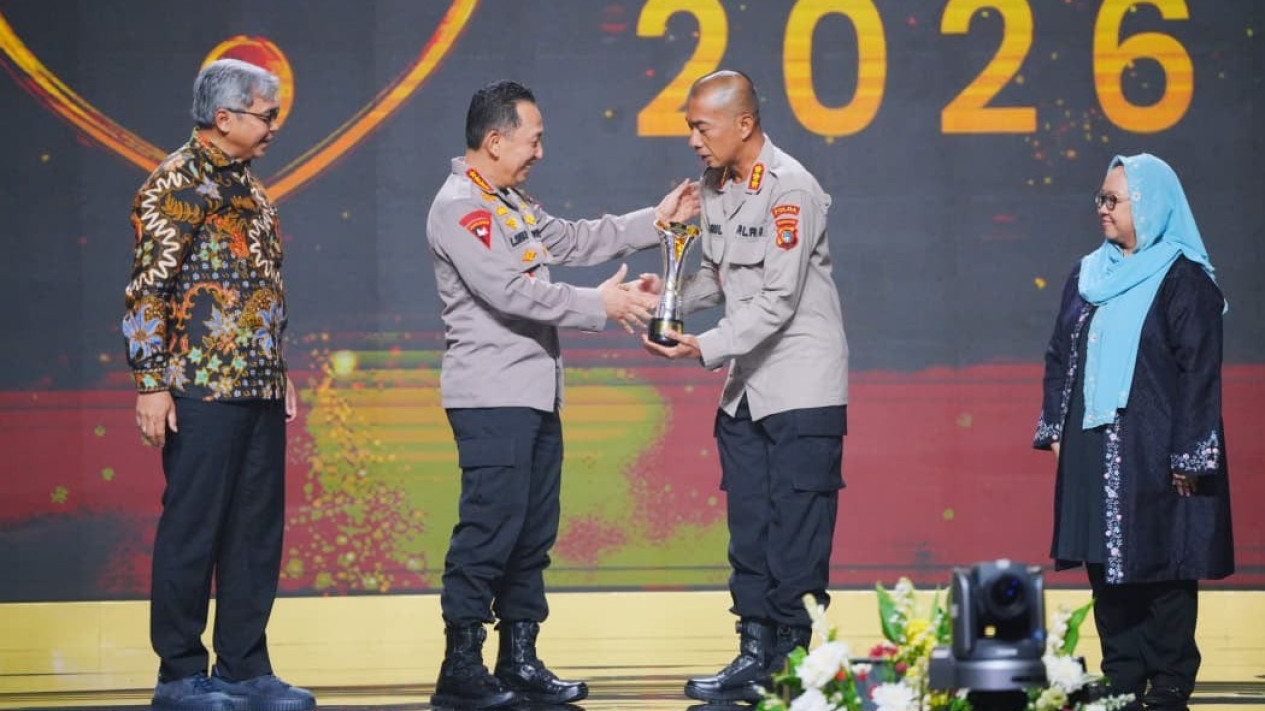 Jadi Polisi Berintegritas, Kombes Pol Norul Hidayat Raih Hoegeng Awards 2026
            - galeri foto