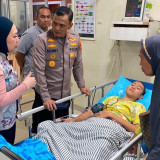 Kapolrestabes Palembang Jenguk Korban Jambret yang Alami Luka Tusuk di Kepala