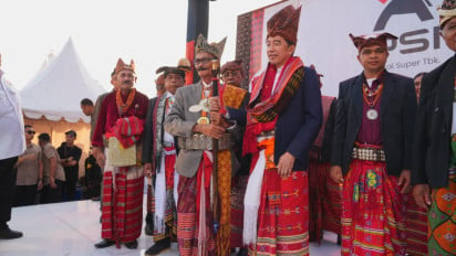 Jokowi Dianugerahi Gelar Raja Timor