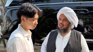 Momen Hangat Willie Salim Beri Hadiah Mewah ke Ustaz Derry Sulaiman, Influencer Mualaf itu Tuai Pujian