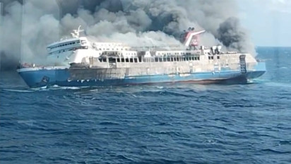 Detik-detik KM Mutiara Sentosa 2 Dilalap Api di Perairan Sumenep, Basarnas Berjibaku Evakuasi Ratusan Penumpang