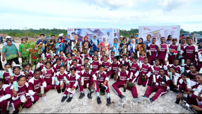 Perkuat Program Sekolah Rakyat, Ketua Umum TP PKK Salurkan Bantuan bagi Siswa dan Guru di Biak Numfor