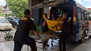 Lima Kantong Jenazah Korban Kebakaran KM Mutiara Sentosa 2 Tiba di RS Bhayangkara Surabaya