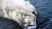 Terungkap! 3 Fakta KMP Mutiara Sentosa 2, Kapal Eks Jepang Berusia 34 Tahun yang Ludes Terbakar di Madura
