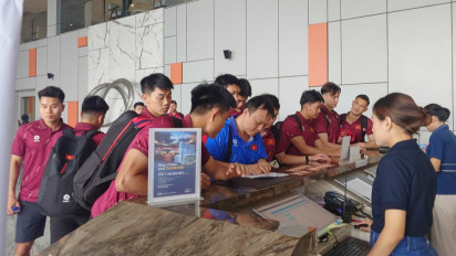 Media Vietnam Sebut Golden Warriors Diancam Kembang Api oleh Oknum Suporter Timnas Indonesia Dini Hari Tadi
