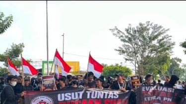 Massa Aksi Koalisi Masyarakat Sipil Sampaikan Aspirasi dan Kawal Proses Kasus Roy Suryo Cs di PN Jaktim
