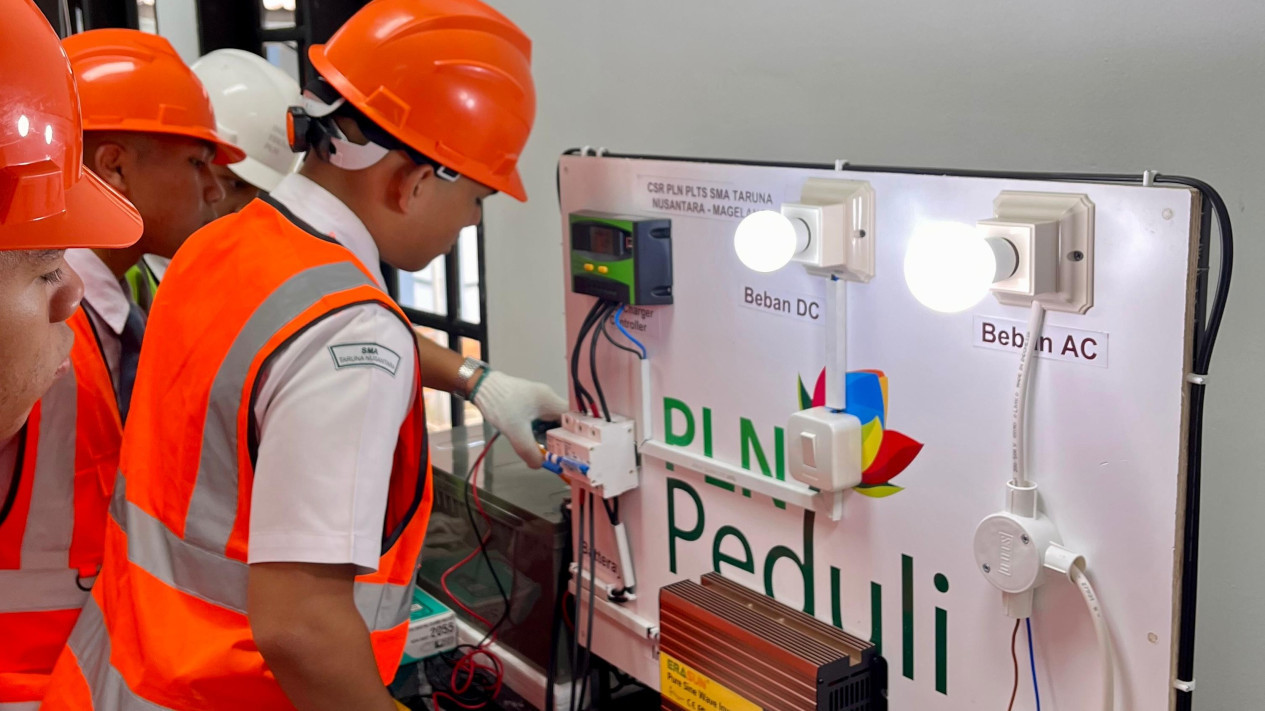 PLN dan IT PLN Beri Pelatihan Energi Terbarukan Bagi Siswa SMA, Siapkan SDM Untuk Transisi Energi
            - galeri foto