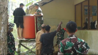 Kodam Tanjungpura Kerahkan Pemadam Kebakaran dan Tangki Air Untuk Bantu Kekeringan