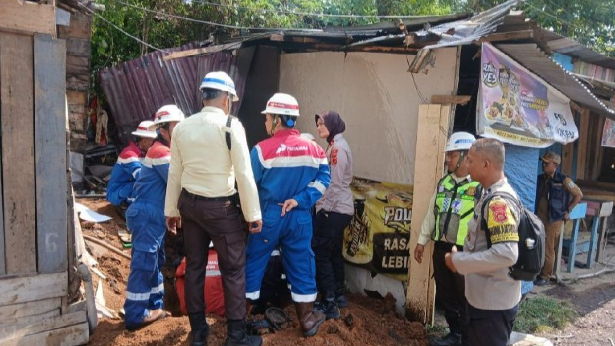 Kebocoran Pipa di Jalan Lintas Sumatera Ditemukan
            - galeri foto