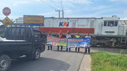 Cegah Kecelakaan, Railink Edukasi Masyarakat di Perlintasan Medan - Binjai
