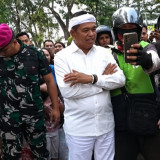 KDM Kesal Lihat Pedagang Jualan hingga Pasang Tenda di Trotoar, Langsung Berdebat hingga Sentil Camat