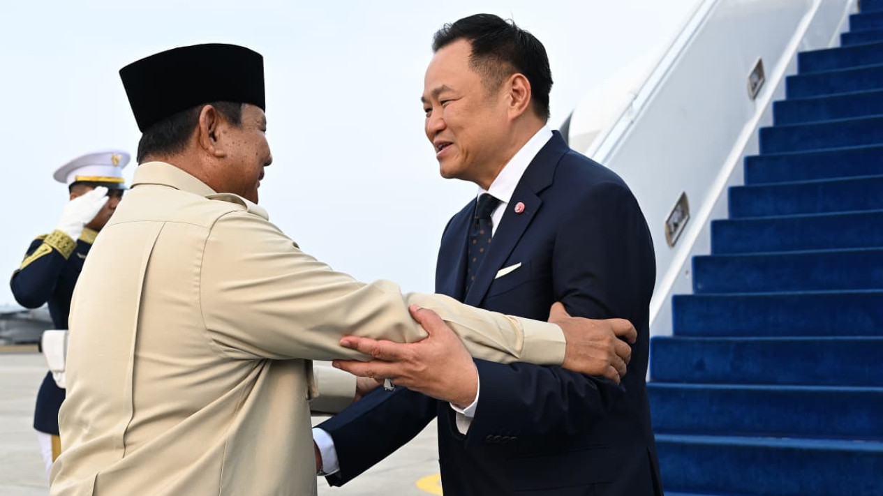 Prabowo Antar Langsung Kepulangan PM Thailand Anutin, Tutup Kunjungan dengan Suasana Hangat
            - galeri foto