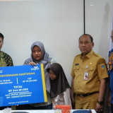 TASPEN Serahkan Manfaat THT dan JKK Petugas Damkar yang Gugur Saat Bertugas
