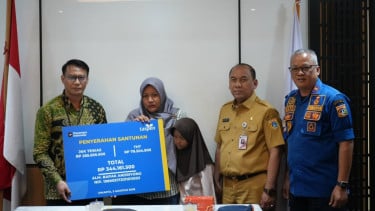 TASPEN Serahkan Manfaat THT dan JKK Petugas Damkar yang Gugur Saat Bertugas