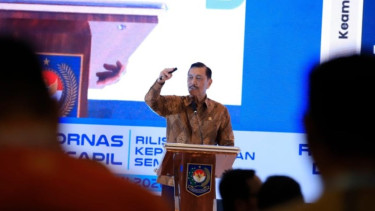 Luhut: Data Dukcapil Pangkas Proses Penyaluran Bansos dari 200 Hari Jadi Satu Menit