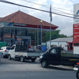 Antisipasi Antrean Kendaraan di SPBU, Polres Lombok Timur Pantau Pengisian BBM