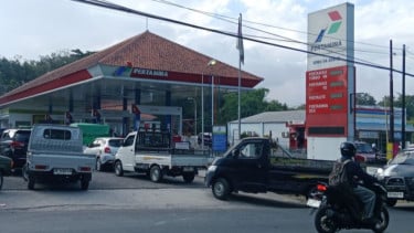 Antisipasi Antrean Kendaraan di SPBU, Polres Lombok Timur Pantau Pengisian BBM
