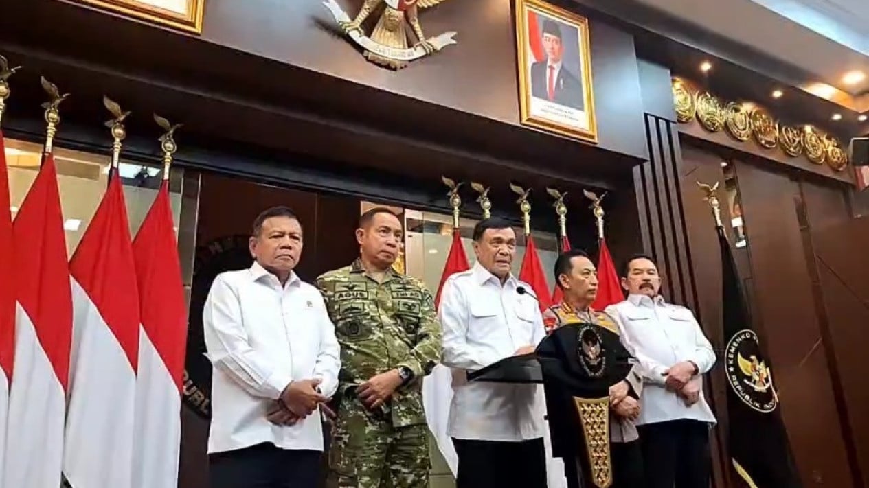 Bantah Kabar Miring, Menko Polkam Sebut Situasi Terkini Keamanan Tidak Seperti di Medsos
            - galeri foto