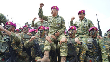 Kasad Dikukuhkan sebagai Warga Kehormatan Korps Marinir TNI AL