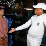 Dedi Mulyadi Kagum saat Sambangi Rumah Warga di Indramayu, Puji Suami-istri yang Setia Rawat Ortu: Saya Bantu Rp50 Juta