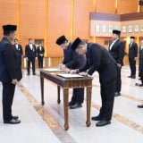 Lantik Pejabat di Lingkungan Kemendagri, Mendagri Tito Karnavian Minta ASN Tingkatkan Kinerja