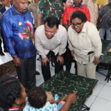 Wamendagri Ribka Haluk Tinjau Langsung Penanganan Dugaan Keracunan MBG di Kabupaten Jayapura