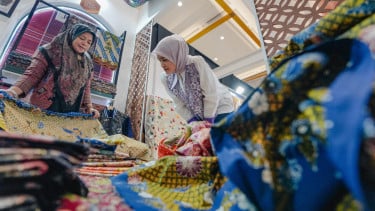Dampingi UMKM Mitra Binaan, Komisaris Independen Pertamina Patra Niaga Terpikat Sentuhan Cerita di Balik setiap Karya