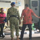 Febrie Adriansyah Pakai Rompi Pink hingga Tangan Diborgol Jelang Pemeriksaan di Kejagung