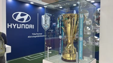 Bukan Cuma Mobil Baru, Booth Hyundai GIIAS 2026 Tampilkan Trofi AFF dan Jersey Bertanda Tangan Timnas