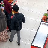 Viral Wanita di Minimarket Bintaro Diduga Alami Pelecehan Seksual Modus Pria Rekam Ponsel dari Sandal