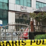 Kondisi Terkini Gedung Bapenda Jakarta yang Terbakar Jumat Malam, Puing-Puing Berserakan di Halaman