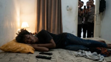Viral! Bobol Rumah Warga, Maling di Lampung Malah Ketiduran di Kamar hingga Dikepung Warga