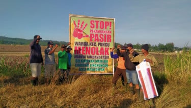 Warga Puncu Kediri Tolak Tambang Pasir, Khawatir Mata Air dan Pipa Air Bersih Terancam