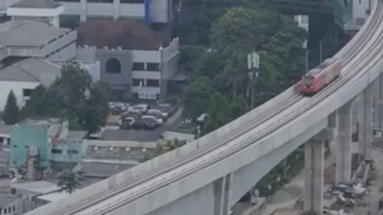 Progres Capai 97,99 Persen, LRT Jakarta Fase 1B Velodrome-Manggarai Ditargetkan Tuntas Agustus Ini
            - galeri foto