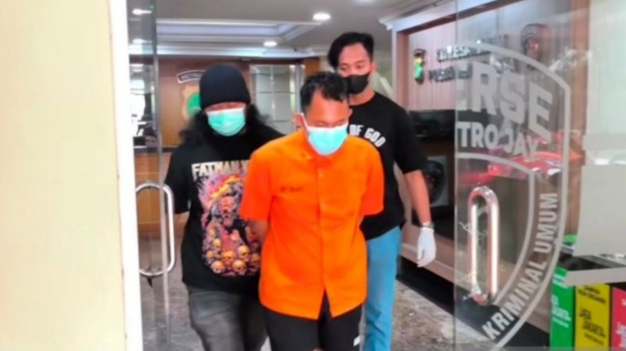 Fakta Baru Terungkap dalam Rekonstruksi Kasus Mutilasi di Depok
            - galeri foto