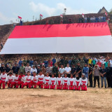 Merah Putih Raksasa Berkibar di Perbatasan RI-Malaysia, 3.000 Bendera Hiasi Jagoi Babang