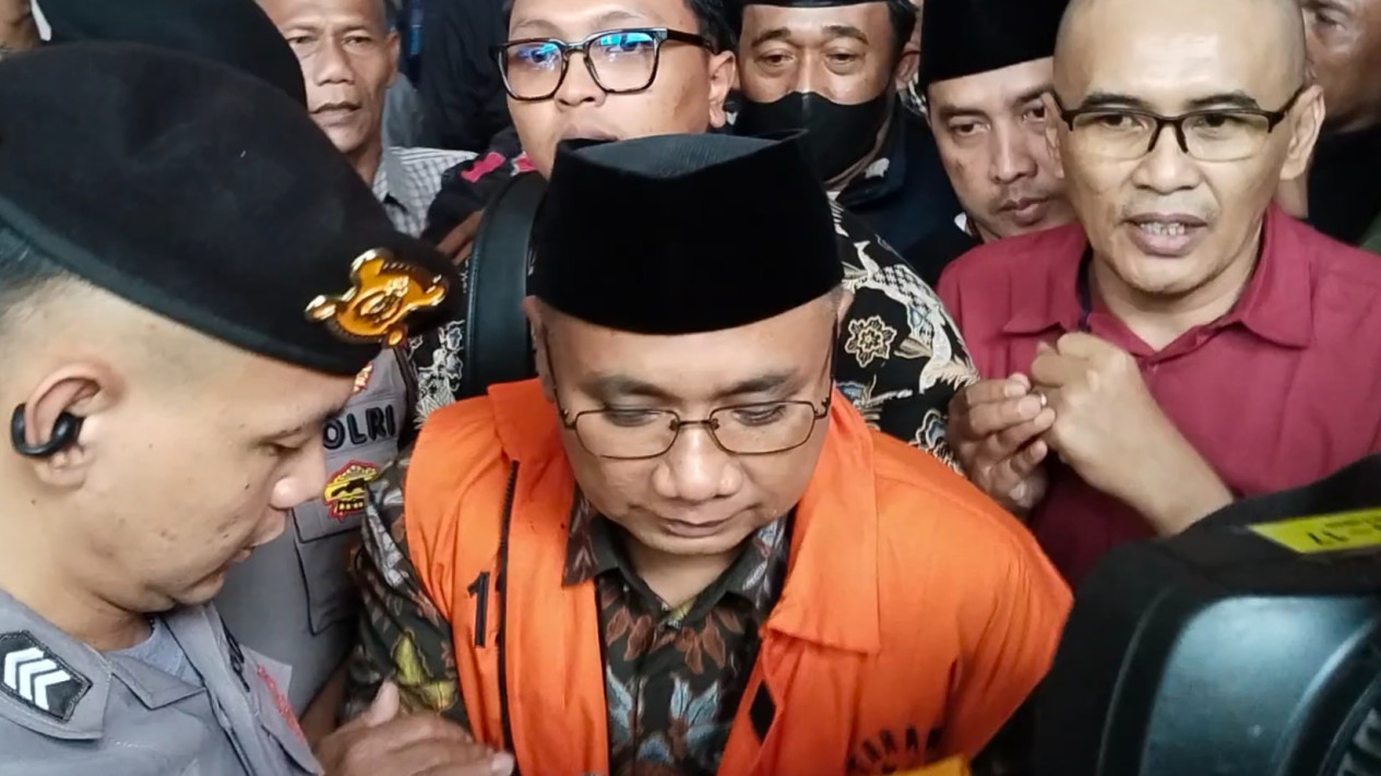 Gus Yaqut Sebut Dakwaan Soal Penerimaan Uang Korupsi Kuota Haji Merupakan Asumsi
            - galeri foto