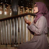 Jangan Langsung Bangun setelah Salam, Baca Doa Ini Dulu usai Mengerjakan Shalat Sunnah Mutlak Rebo Wekasan