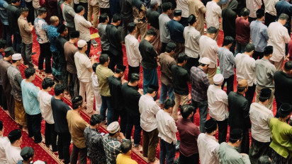 Bukan Tanpa Sebab, Begini Alasan Bacaan Shalat Dhuhur dan Ashar Tidak Bersuara, Ustaz Adi Hidayat Beri Jawabannya