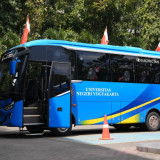 Universitas Negeri Yogyakarta Gunakan Bus Listrik 8 Meter VKTR, Perkuat Kolaborasi Industri Nasional untuk Mobilitas Kampus Berkelanjutan